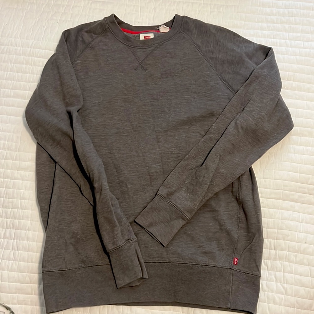 Gray Levi’s sweatshirt